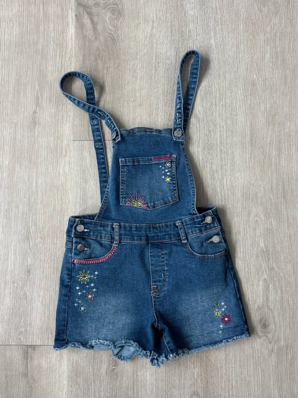 Cat & Jack Girls Denim Short Overalls Size 7/8 Embroidered Floral & Sun Details